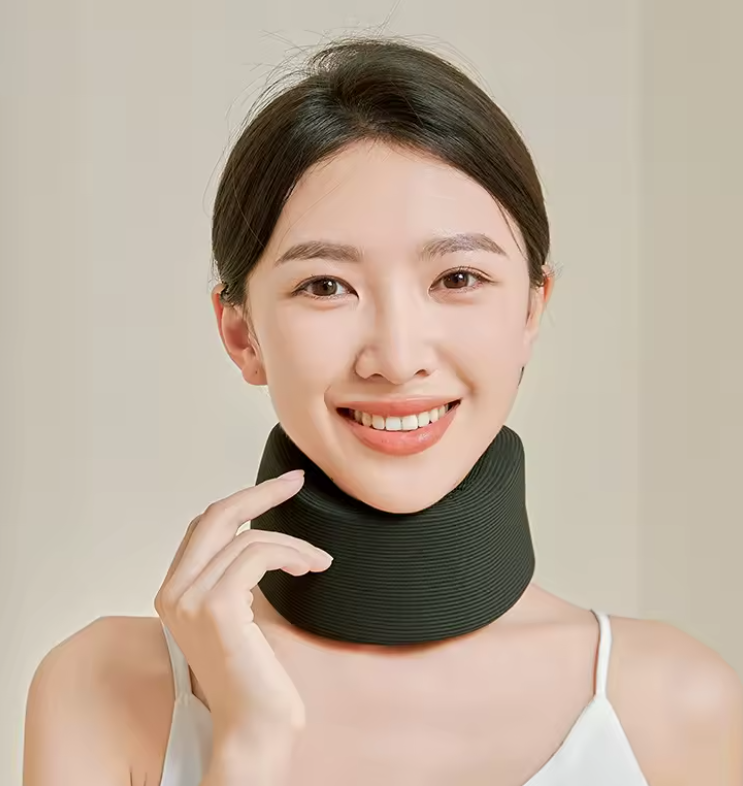 Adjustable Medical Neck Brace – Soft Foam