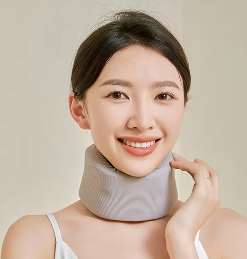 Adjustable Medical Neck Brace – Soft Foam